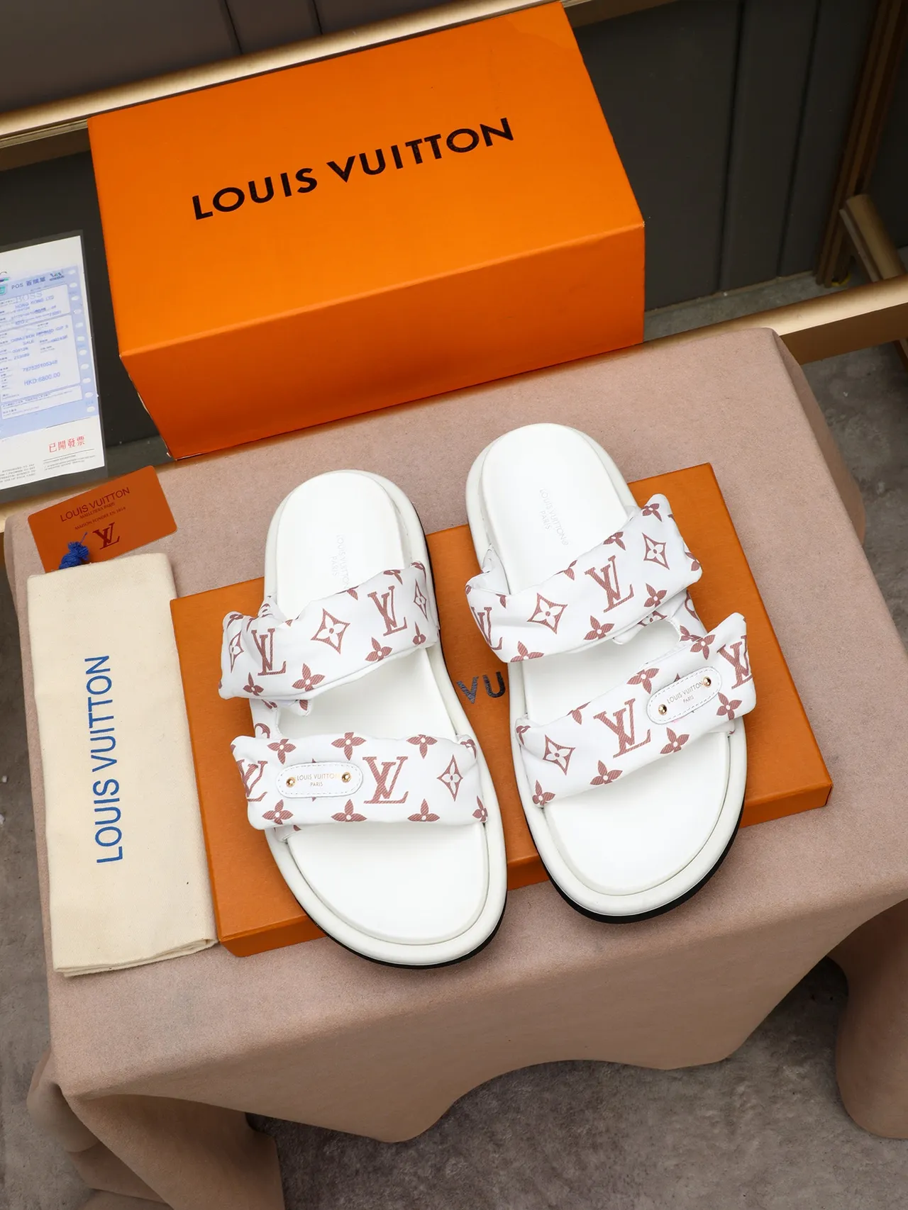 路易威登 Run Away Slide 白色和玫瑰 Monogram 拖鞋 3