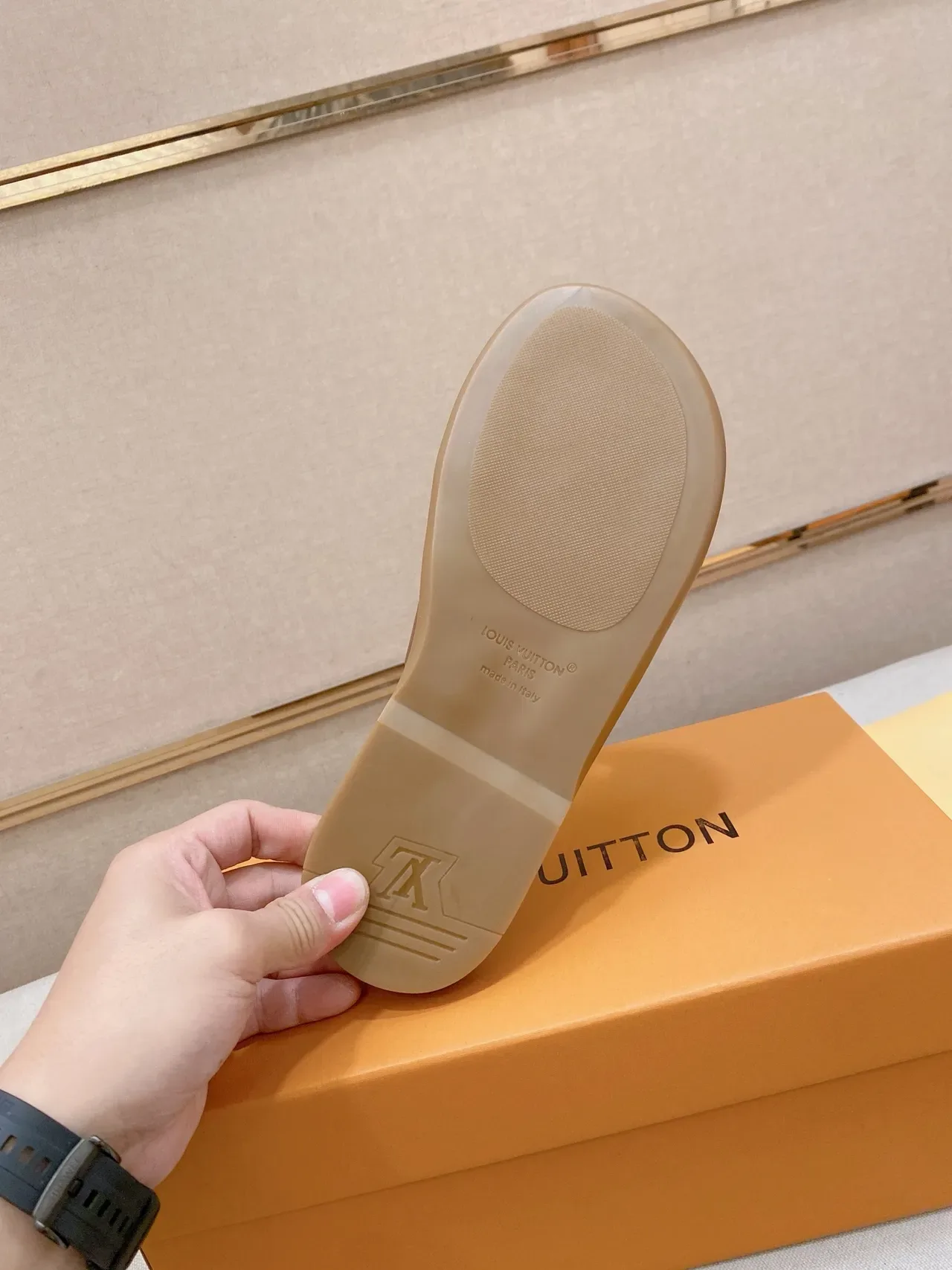 Louis Vuitton Slide Noir Doré Monogram Sangle Plate Semelle Caoutchouc 2