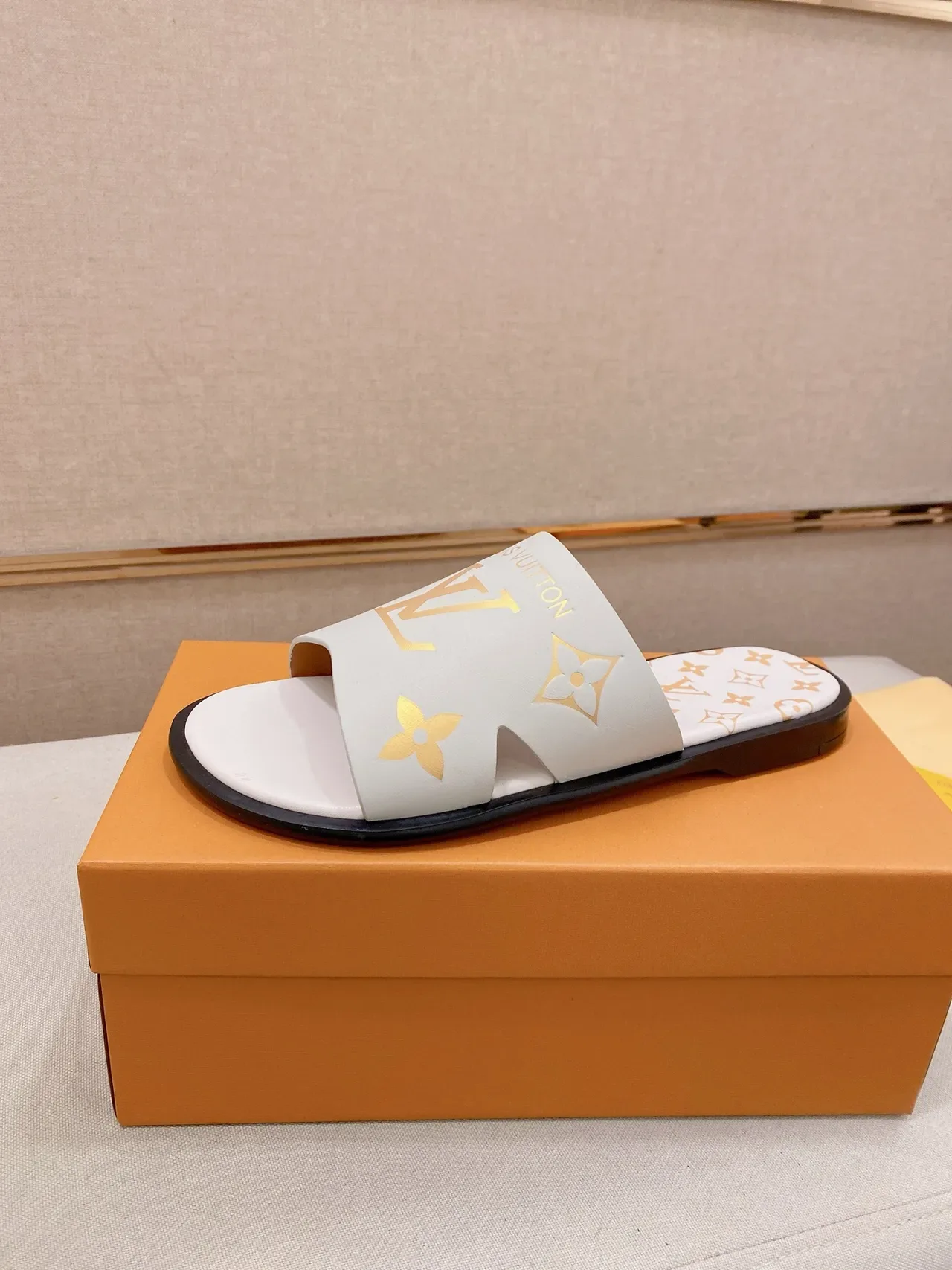 Louis Vuitton Slide Noir Doré Monogram Sangle Plate Semelle Caoutchouc 8