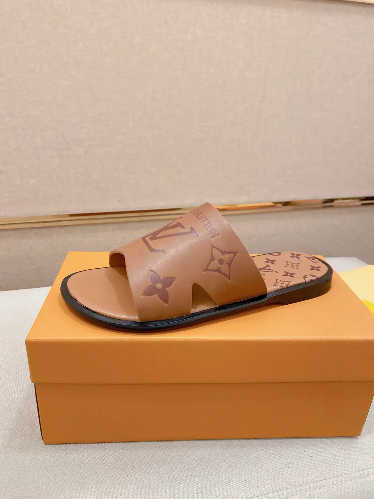 Louis Vuitton Slide Noir Doré Monogram Sangle Plate Semelle Caoutchouc 9