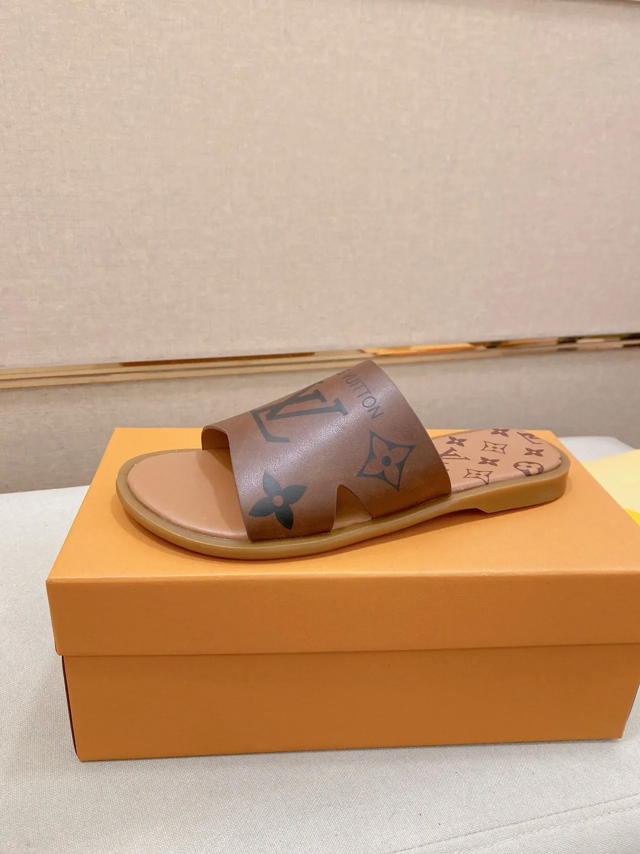 Louis Vuitton Slide Noir Doré Monogram Sangle Plate Semelle Caoutchouc 10