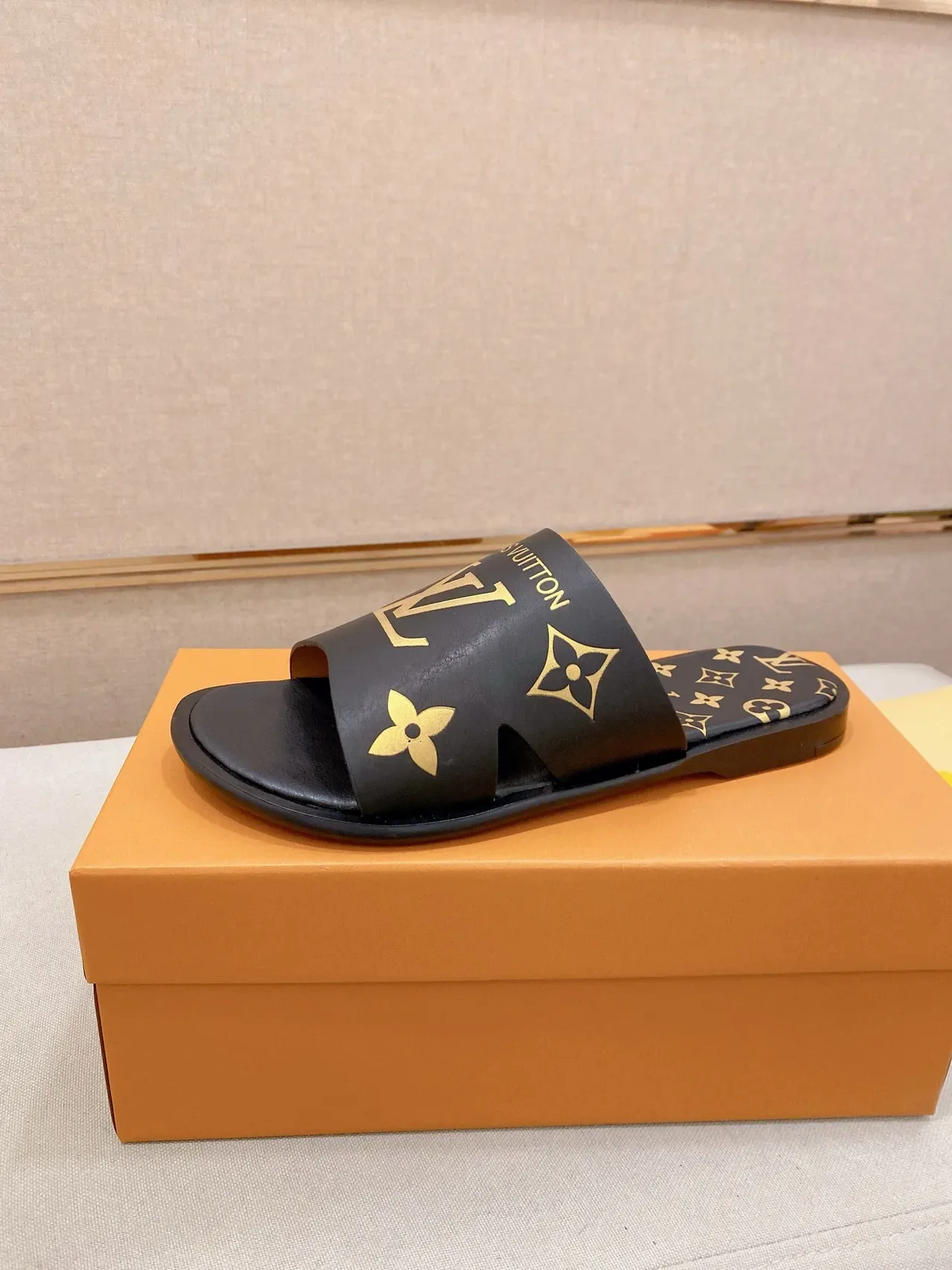 Louis Vuitton Slide Noir Doré Monogram Sangle Plate Semelle Caoutchouc 11