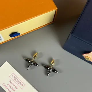 Louis Vuitton Brincos Stud Estrela com Spikes Duas Cores