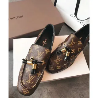 Louis Vuitton टैसल लोअफर भूरा मोनोग्राम कैनवास लोअफर्स