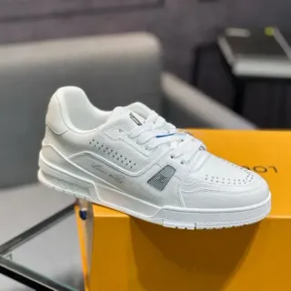 Louis Vuitton Tênis Lifestyle Branco Prata Couro de Grão Completo Detalhes Perforados