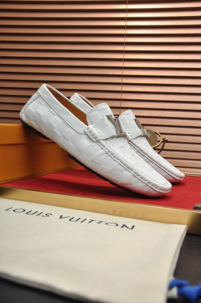 Louis Vuitton White Silver Quilted Leather Metal Buckle Strap Loafer 8