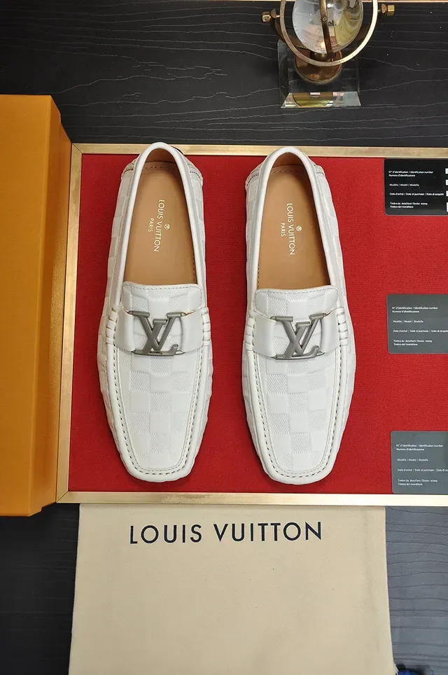 Louis Vuitton White Silver Quilted Leather Metal Buckle Strap Loafer 9