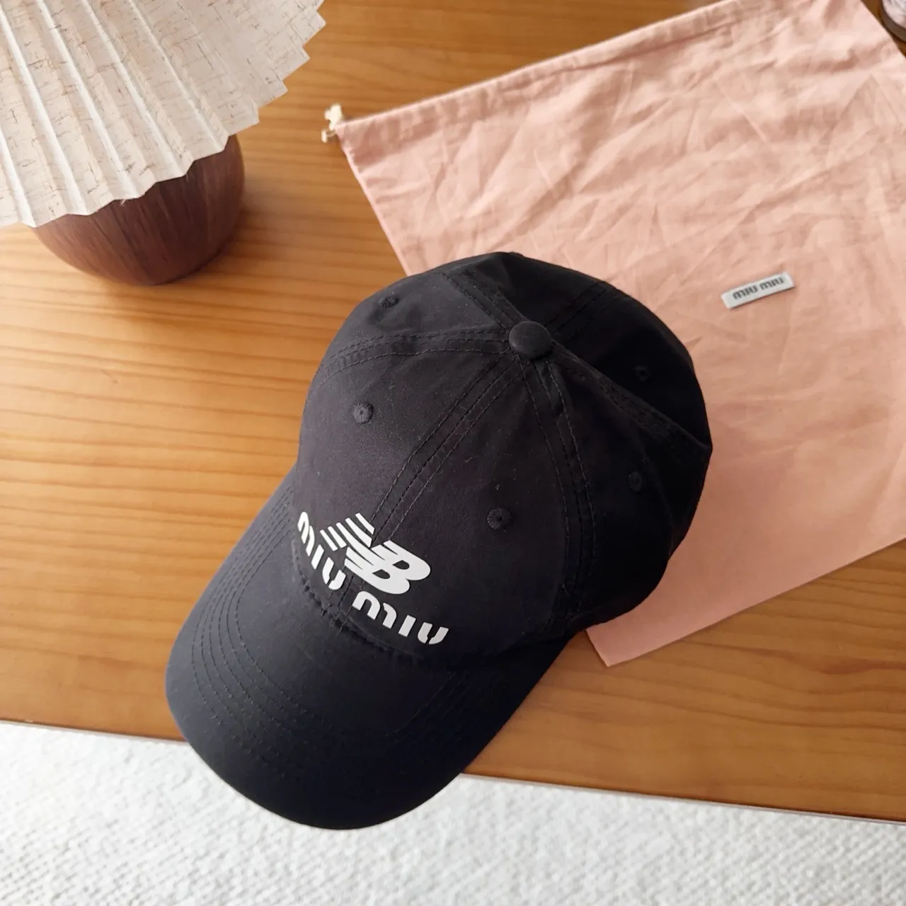 Miu Miu Logo Embroiderado Boné de Beisebol Preto 8