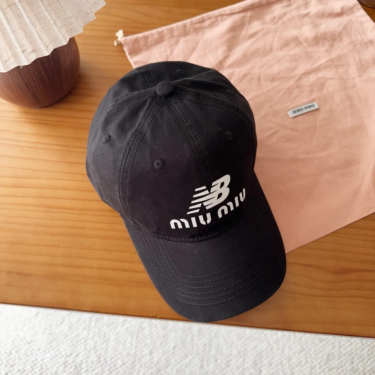 Miu Miu Logo Embroiderado Boné de Beisebol Preto 9