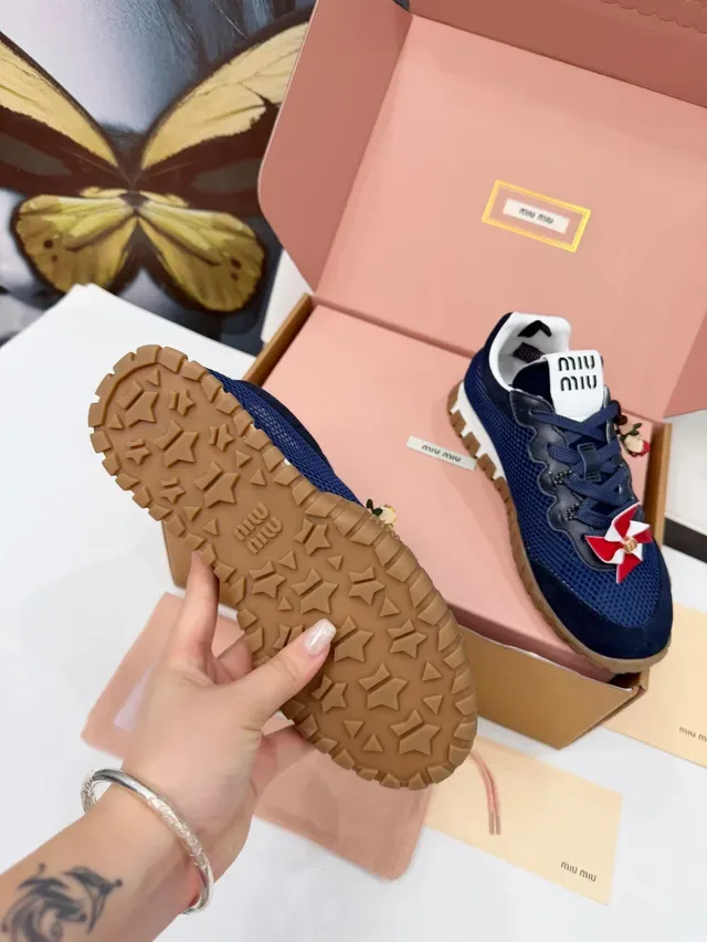 Miu Miu Navy Beige Malla y Ante Superior Suela de Goma Lifestyle Sneakers 2