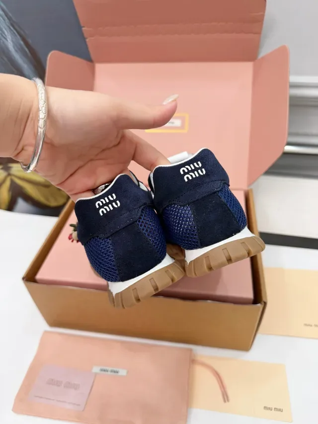 Miu Miu Navy Beige Malla y Ante Superior Suela de Goma Lifestyle Sneakers 3