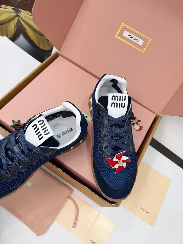 Miu Miu Navy Beige Malla y Ante Superior Suela de Goma Lifestyle Sneakers 6