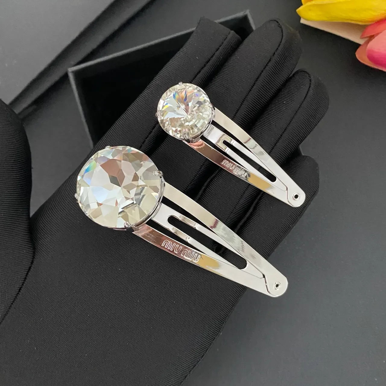 Miu Miu 银色透明金属刻面水晶头胸针 4