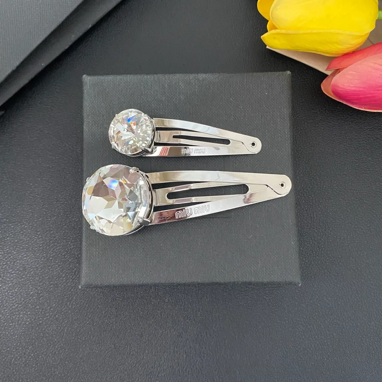 Miu Miu 银色透明金属刻面水晶头胸针 6