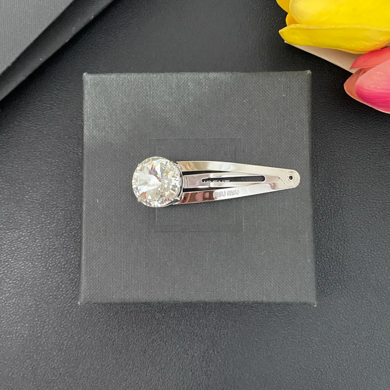 Miu Miu 银色透明金属刻面水晶头胸针 7