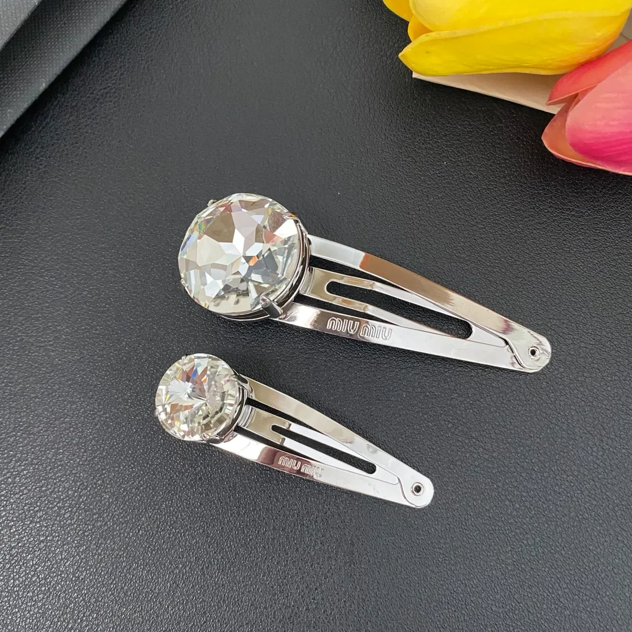 Miu Miu 银色透明金属刻面水晶头胸针 9