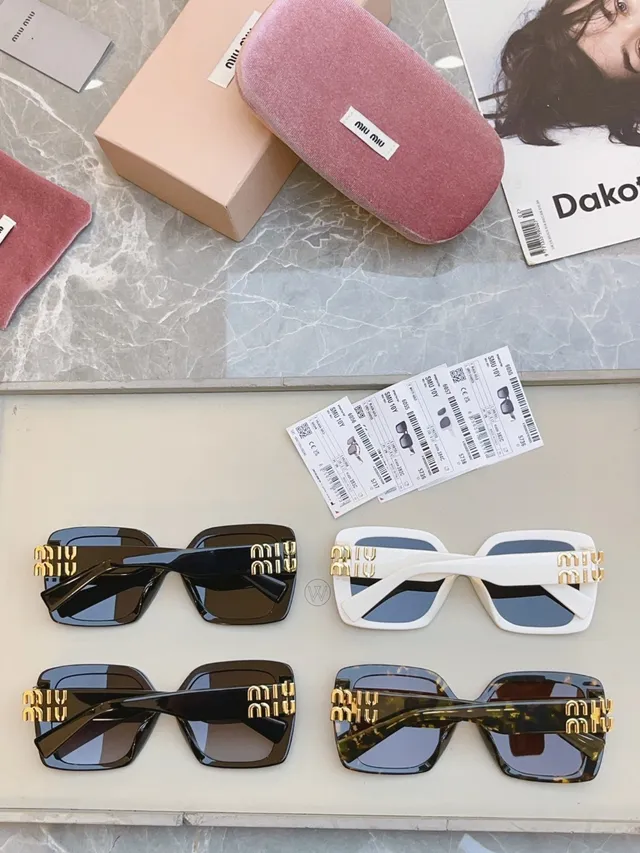 Miu Miu Lunettes de soleil avec monture carrée noire 7