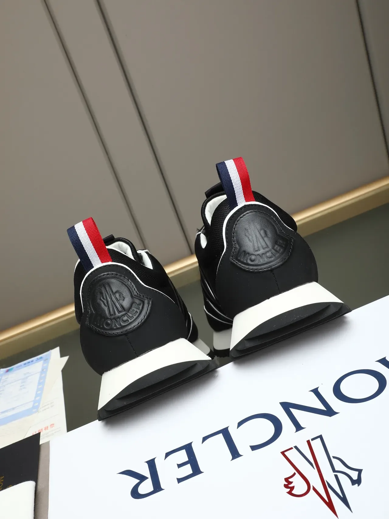 Moncler أسود أبيض زيجزاج مطرز M التداخل شبكة و العلوي الصناعي حذاء أسلوب الحياة 3