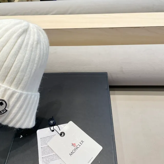 Moncler 白色 罗纹针织 折叠袖口 针织帽 4