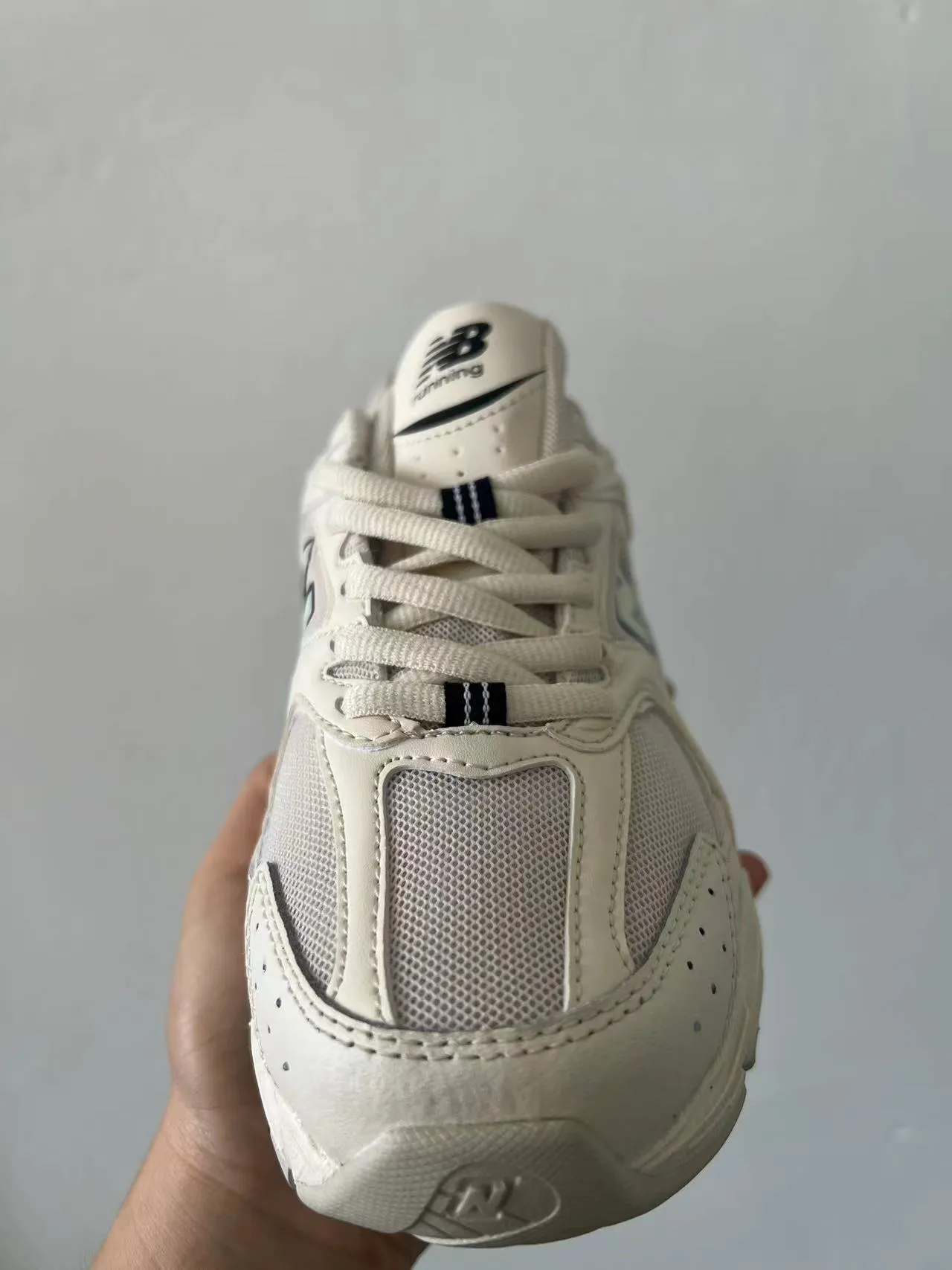 New Balance 580 বেইজ কালো লেয়ার্ড মিডসোল সিন্থেটিক/মেশ আপার মোটা সোলের স্নিকার্স 3