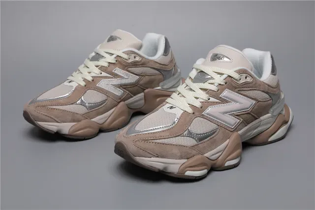 New Balance 9060 بيج وفضي حذاء لايف ستايل رياضي 5