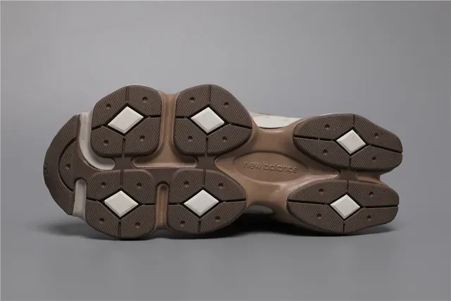 New Balance 9060 بيج وفضي حذاء لايف ستايل رياضي 6