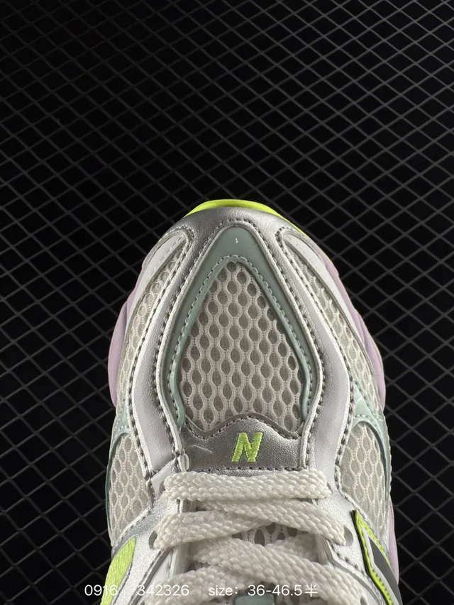 New Balance 9060 灰紫色霓虹强调厚底运动鞋 2