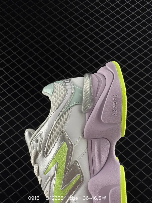 New Balance 9060 灰紫色霓虹强调厚底运动鞋 3