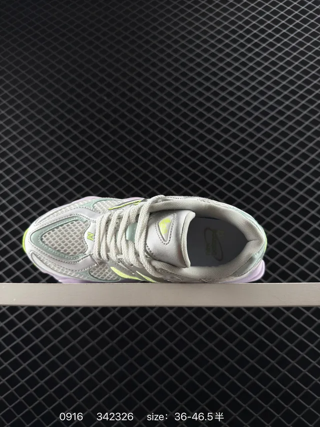 New Balance 9060 灰紫色霓虹强调厚底运动鞋 4