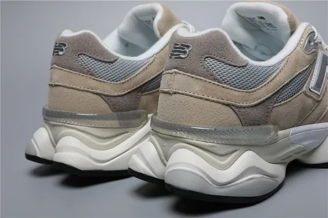 New Balance أحذية بيج و رمادي وسط كثيف من السويد والشبك العلوي أحذية نمط حياة 2