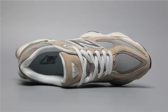 New Balance أحذية بيج و رمادي وسط كثيف من السويد والشبك العلوي أحذية نمط حياة 7