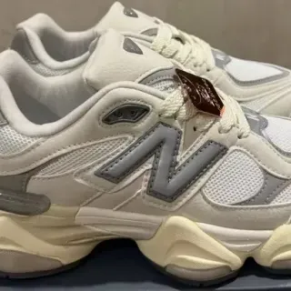 New Balance बेज ग्रे सोल Mesh And Synthetic Overlay चंकी स्नीकर