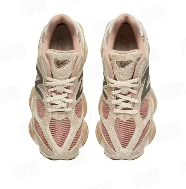 New Balance Beige Pink Chunky Sneakers avec tige mixte daim et maille, semelle intermédiaire 4