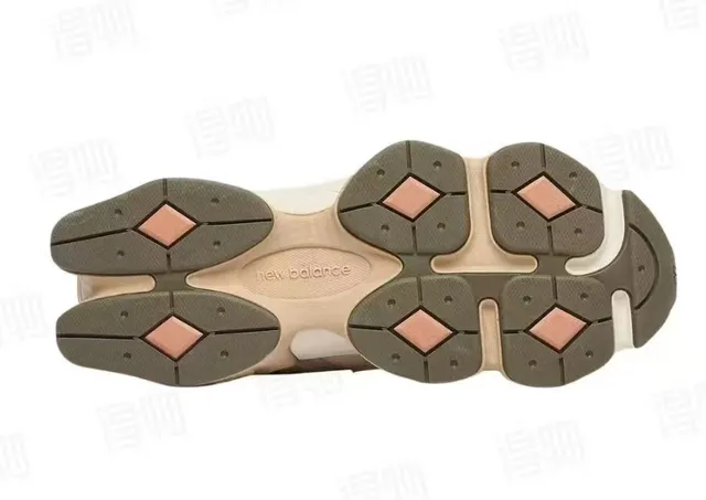New Balance Beige Pink Chunky Sneakers avec tige mixte daim et maille, semelle intermédiaire 5