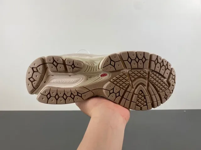 New Balance بيج أبيض شبكي و سويد الجزء العلوي رغوة كثافة مزدوجة وسادة وسطية حذاء أسلوب حياة 9
