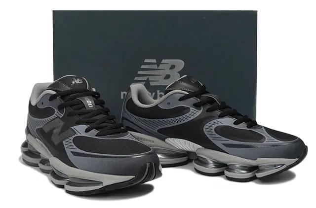 New Balance Chaussures Lifestyle noir gris mediasole pod transparente segmentée maille et superposition de matériau synthétique 5