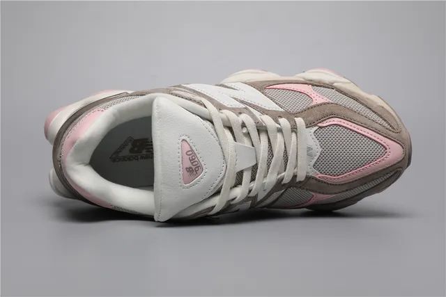 New Balance 棕粉色轮廓分层网面和麂皮鞋面厚底运动鞋 7