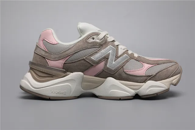 New Balance 棕粉色轮廓分层网面和麂皮鞋面厚底运动鞋 8