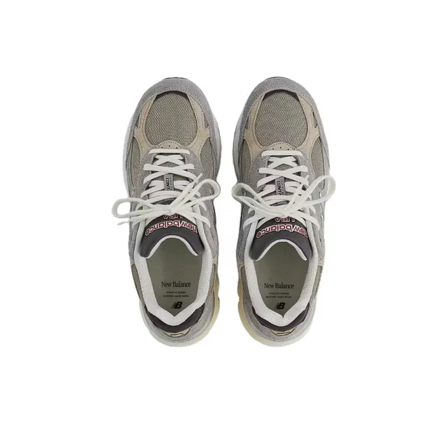New Balance 灰米色网面和麂皮鞋面分层泡沫中底生活方式运动鞋 6