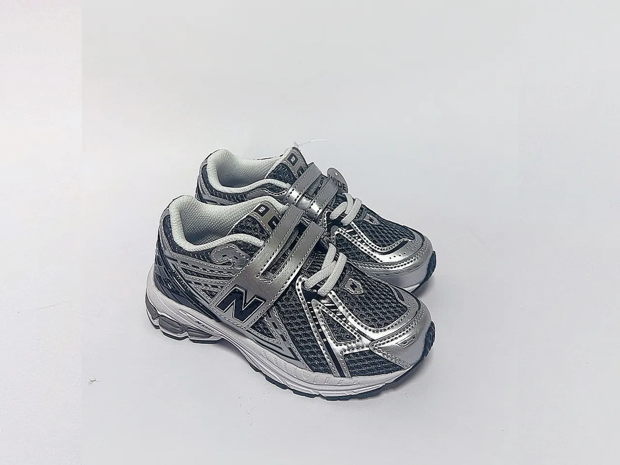 New Balance أحذية جري رمادي وردي شبكي اصطناعي 4