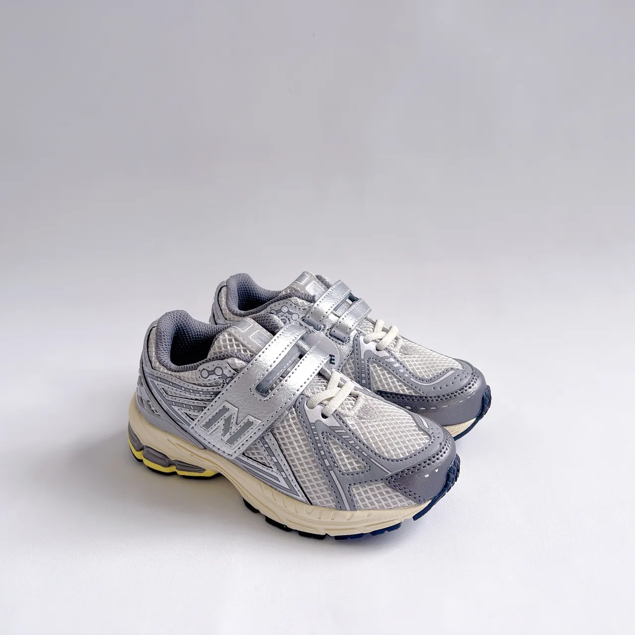 New Balance أحذية جري رمادي وردي شبكي اصطناعي 10