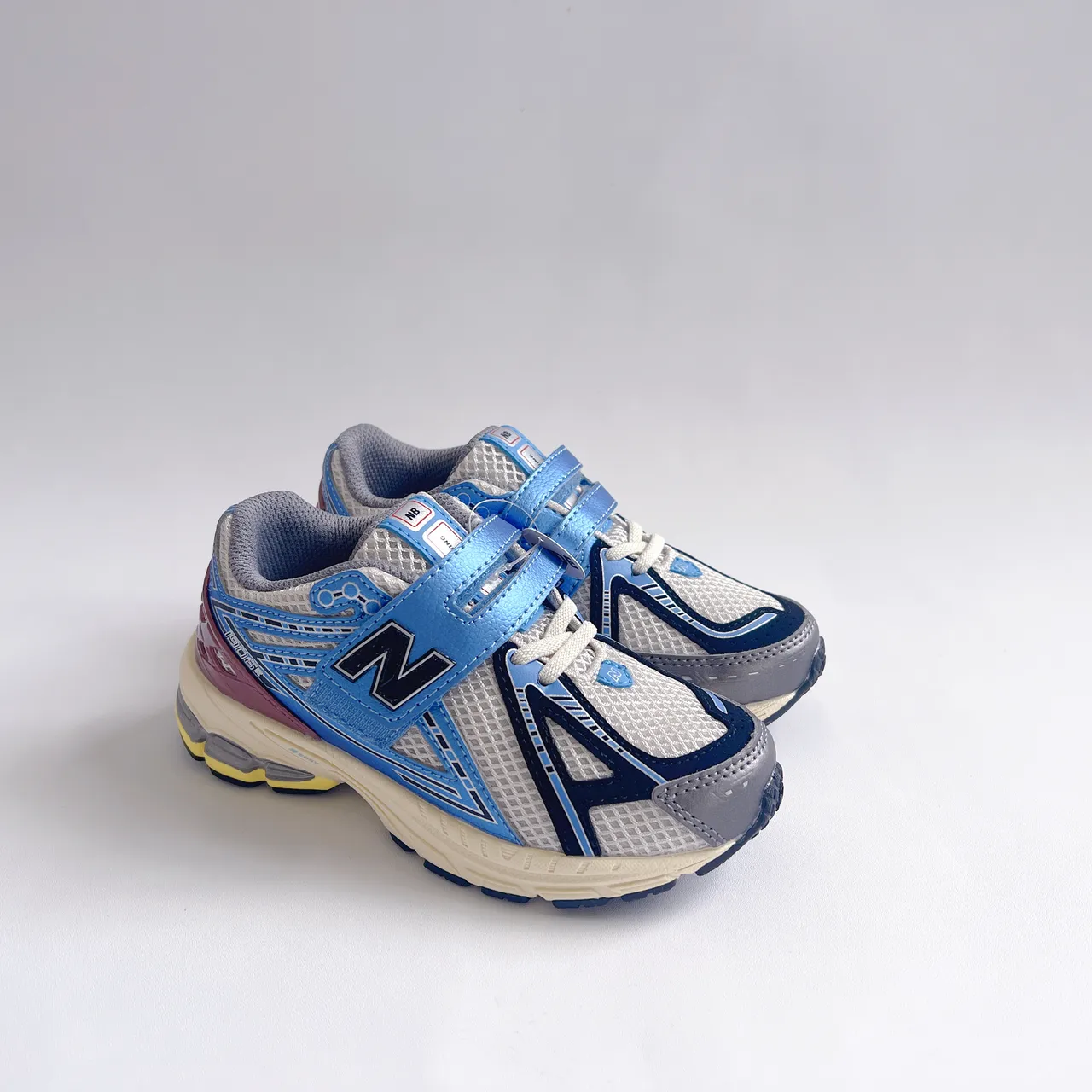 New Balance أحذية جري رمادي وردي شبكي اصطناعي 12