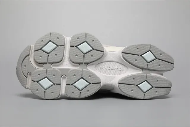 New Balance Gray White Layered Mesh And Suede Upper Oversized 'N' Logo Lifestyle Sneakers 6