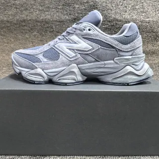 New Balance 灰白雕塑中底麂皮和网布拼接厚底运动鞋