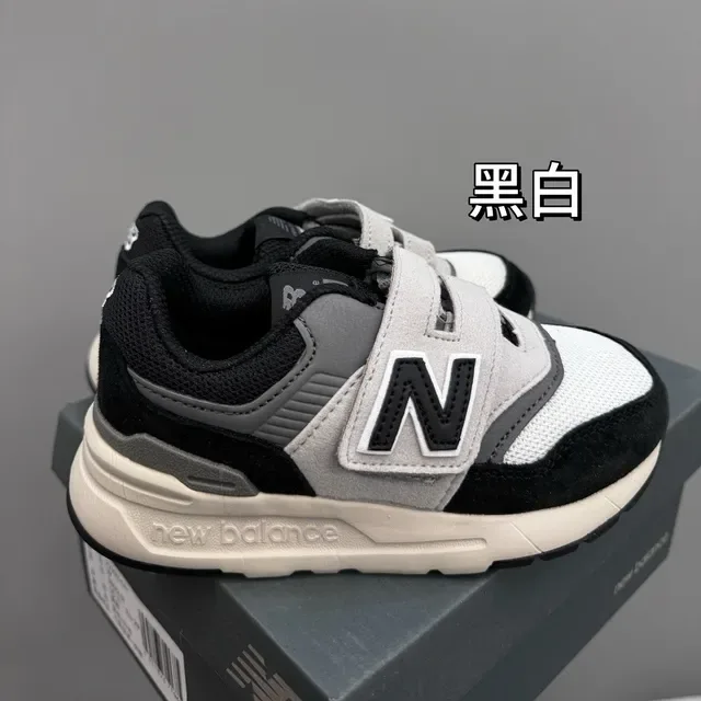 New Balance Tênis Lifestyle Cinza Branco com Fechamento Velcro com Alça, Upper de Malha e Camurça com Camadas 4