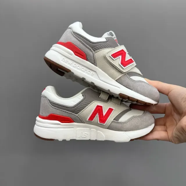 New Balance Tênis Lifestyle Cinza Branco com Fechamento Velcro com Alça, Upper de Malha e Camurça com Camadas 16