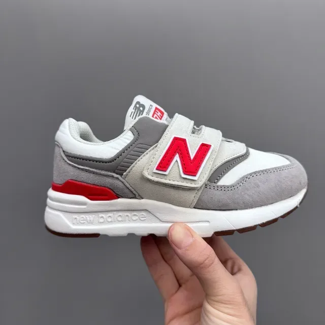 New Balance Tênis Lifestyle Cinza Branco com Fechamento Velcro com Alça, Upper de Malha e Camurça com Camadas 17