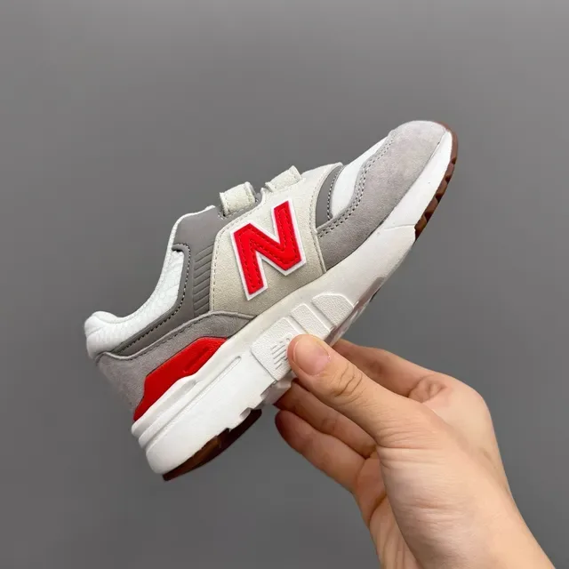 New Balance Tênis Lifestyle Cinza Branco com Fechamento Velcro com Alça, Upper de Malha e Camurça com Camadas 19