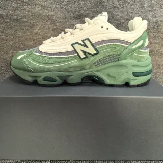 New Balance Verde Blanco Medi suela Esculpido Capas Suede Y Malla Superior Zapatillas Chunky