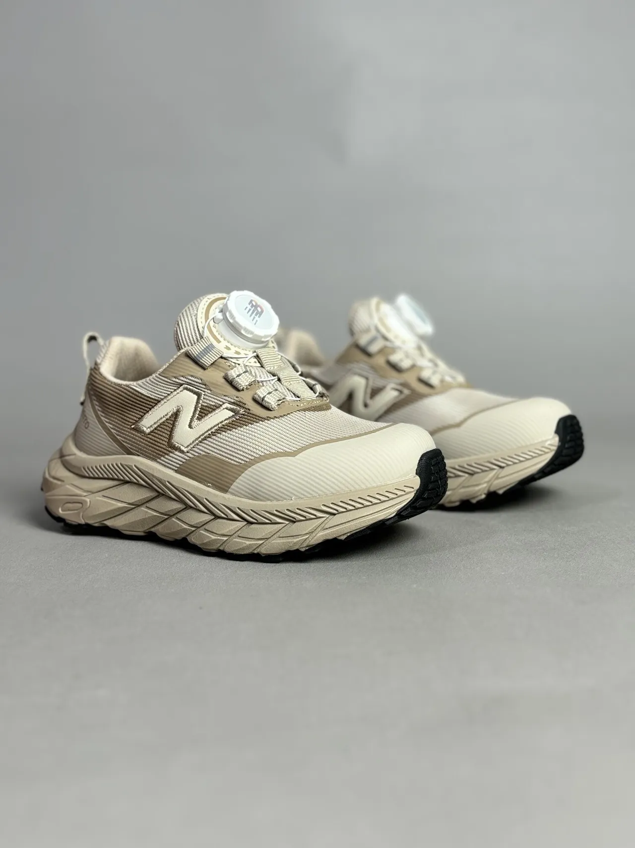New Balance Hiero গোলাপি বেইজ চাঙ্কি স্নিকার্স 3